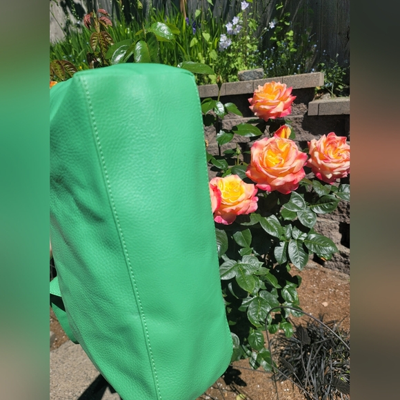 Green Large Tote, Excellent Condition - Picture 8 of 9